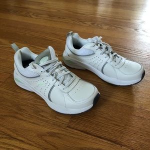 Dr. Scholl’s Bound White Shoes